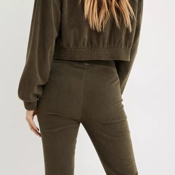 NEW Aerie Women's Groove-On Rib Velour High Waisted Flare Pant Olive - Picture 7 of 12